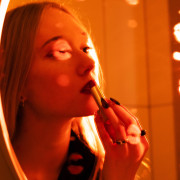 Raudonas Lūpdažis (Singlas)