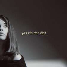 aš vis dar čia (Singlas)